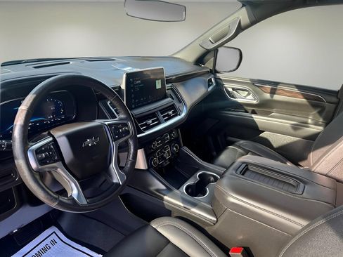 Used 2022 Chevrolet Suburban Z71 w/ Luxury Package AWD/4WD image 13