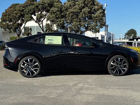 New 2026 Toyota Prius Plug-In Hybrid FWD image 3