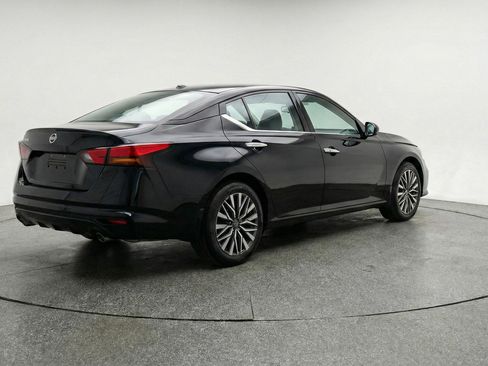 Used 2025 Nissan Altima 2.5 SV FWD image 9