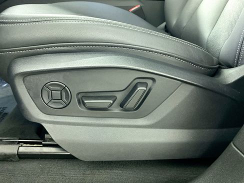 Used 2025 Audi Q8 Premium Plus w/ Premium Plus Package image 21