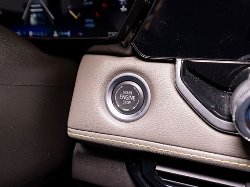 Used 2025 Chevrolet Colorado ZR2 w/ Technology Package image 31