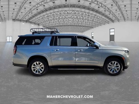 Used 2024 Chevrolet Suburban Premier image 8