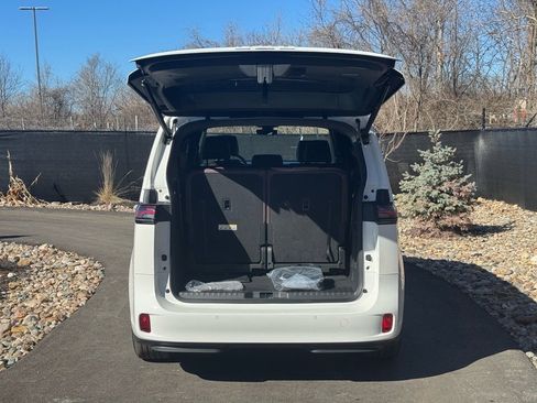 New 2025 Volkswagen ID. Buzz Pro S image 18