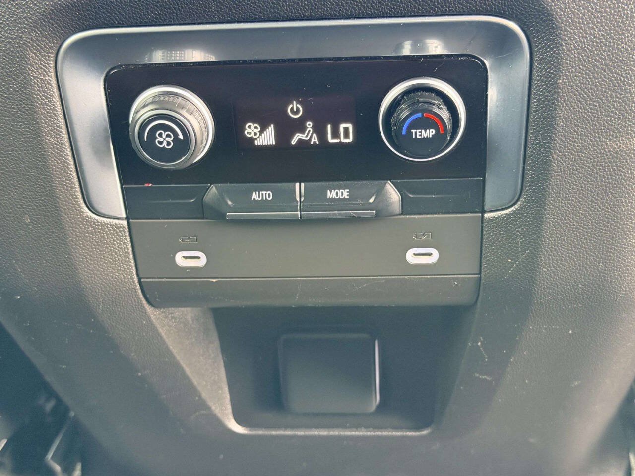 Used 2021 Chevrolet Suburban LT AWD/4WD image 30