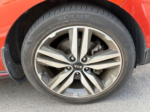 Used 2018 Kia Soul ! w/ Tech Package FWD image 4