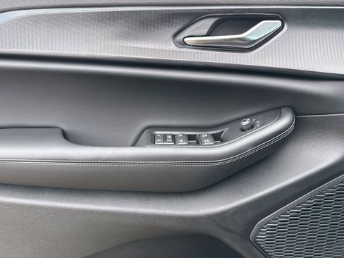 New 2025 Jeep Grand Cherokee Altitude image 12