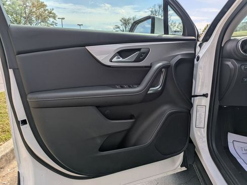 Used 2025 Chevrolet Blazer LT image 11