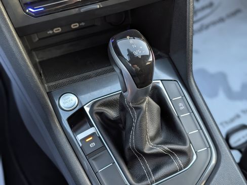 Used 2023 Volkswagen Tiguan SE image 22