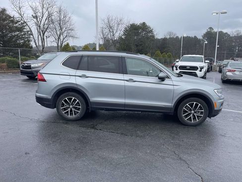 Used 2021 Volkswagen Tiguan SE w/ Panoramic Sunroof Package image 12