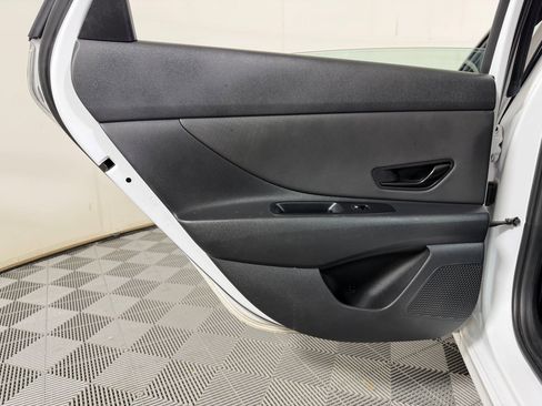 Used 2025 Hyundai Elantra Limited FWD image 24