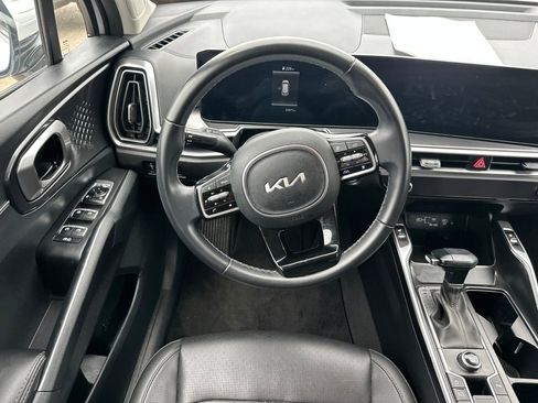 Used 2024 Kia Sorento S FWD image 11