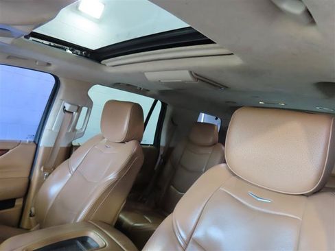 Used 2016 Cadillac Escalade Platinum AWD/4WD image 16