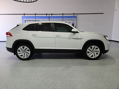 Certified 2023 Volkswagen Atlas Cross Sport SE FWD image 9
