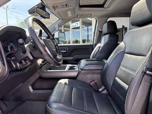 Used 2019 GMC Sierra 2500 Denali w/ Duramax Plus Package AWD/4WD image 34