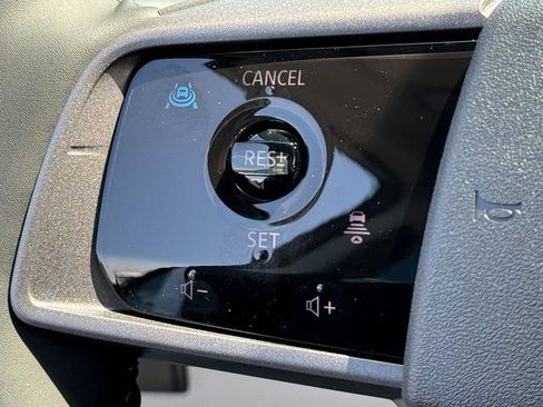 Used 2025 Nissan Murano SV image 18