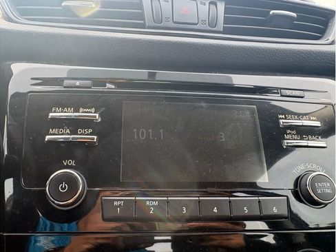 Used 2017 Nissan Rogue S image 16