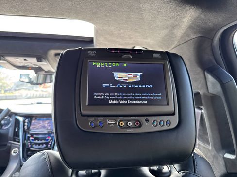 Used 2016 Cadillac Escalade ESV Platinum image 29