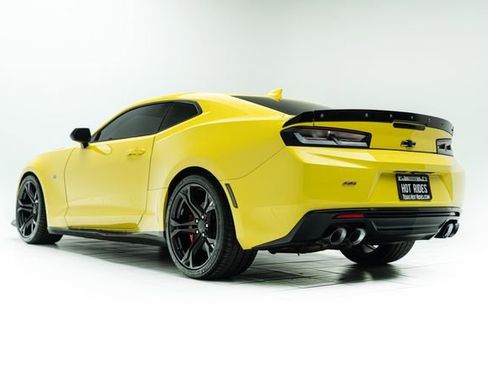 Used 2018 Chevrolet Camaro SS RWD image 18