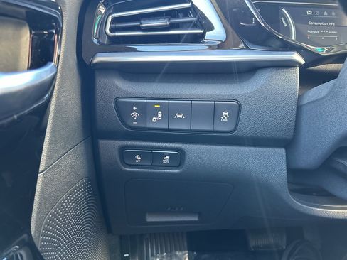 Used 2022 Kia Niro EX w/ Cold Weather Package image 26