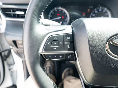 Used 2021 Toyota Highlander XSE FWD image 25