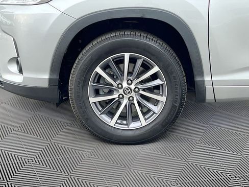 Used 2018 Toyota Highlander XLE image 11