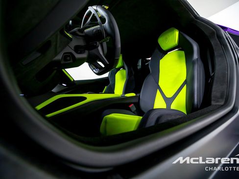 Used 2025 Lamborghini Revuelto AWD/4WD image 12