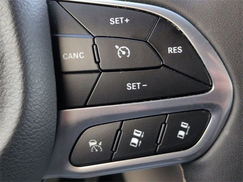 Certified 2024 Chrysler Pacifica Touring-L image 20