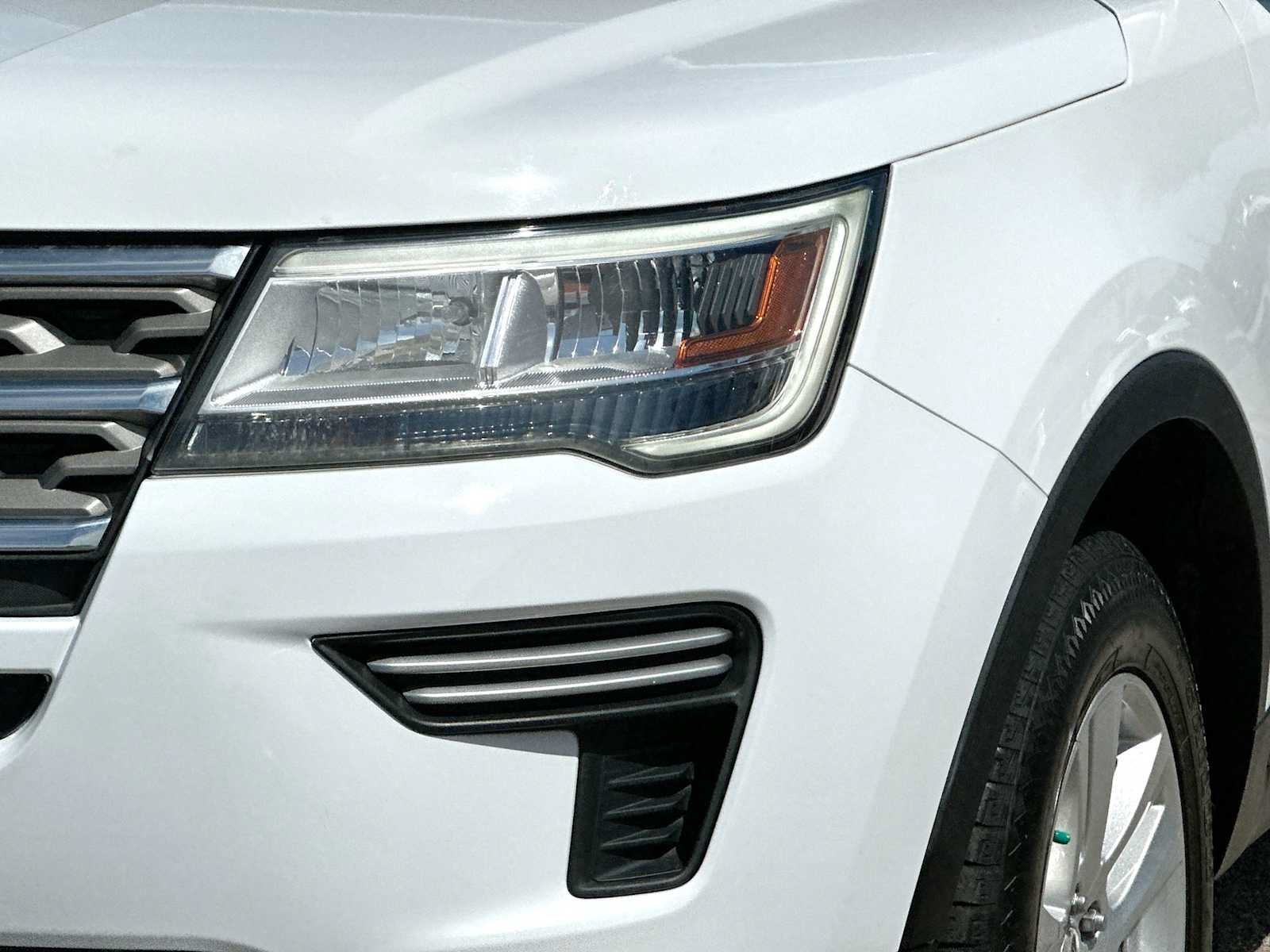 Used 2018 Ford Explorer XLT AWD/4WD image 16