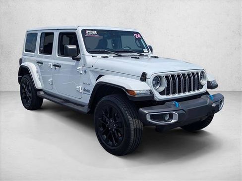 Used 2024 Jeep Wrangler Unlimited Sahara w/ Technology Group AWD/4WD image 3