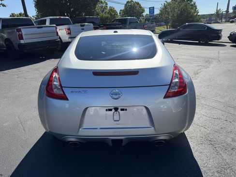 Used 2009 Nissan 370Z Touring RWD image 6