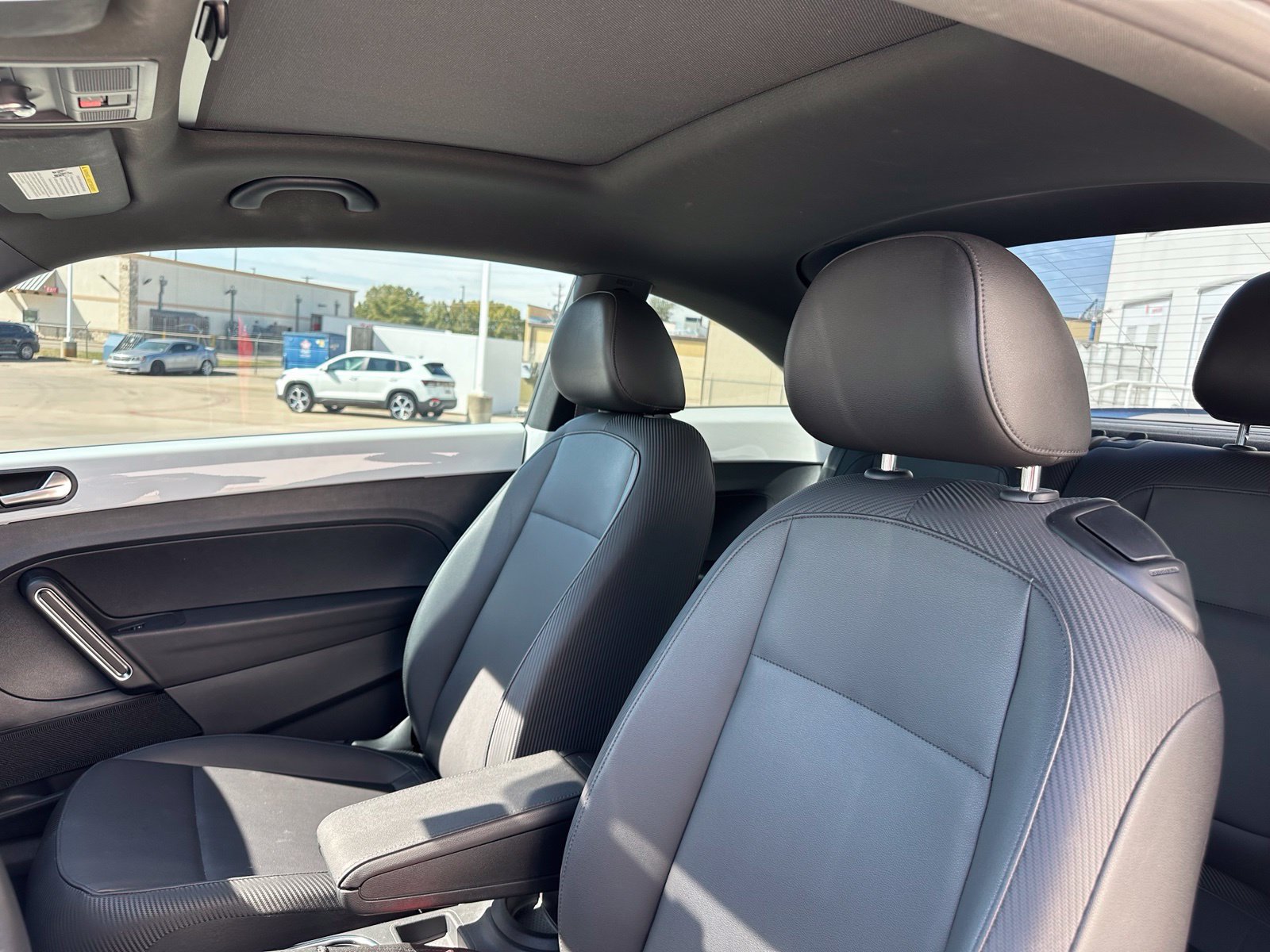 Used 2018 Volkswagen Beetle 2.0T SE FWD image 14