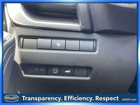 Used 2024 Nissan Rogue SV AWD/4WD image 21
