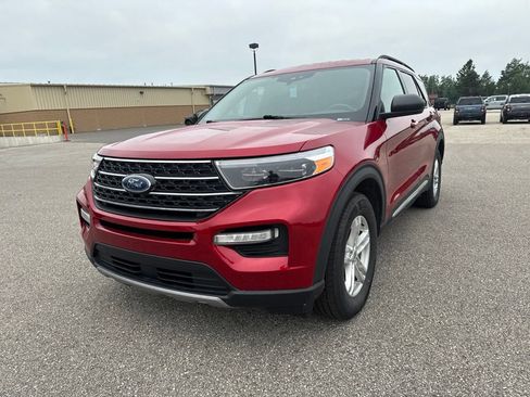 Used 2020 Ford Explorer XLT w/ Equipment Group 202A AWD/4WD image 7