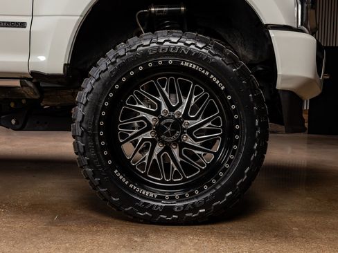 Used 2022 Ford F250 Platinum w/ FX4 Off-Road Package image 11