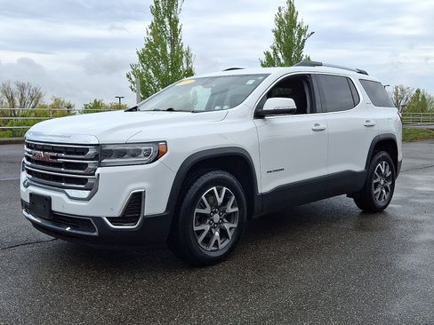 Used 2023 GMC Acadia SLE w/ Driver Convenience Package FWD image 3