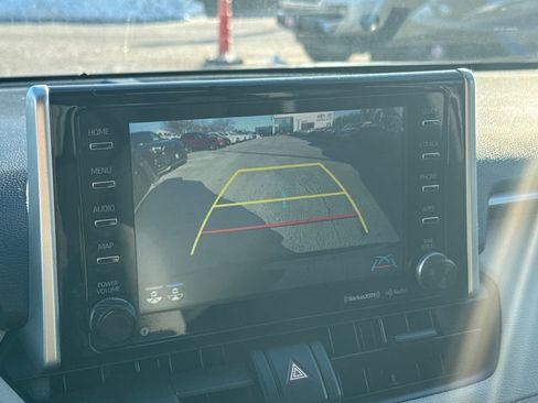 Used 2021 Toyota RAV4 XLE w/ Convenience Package image 24