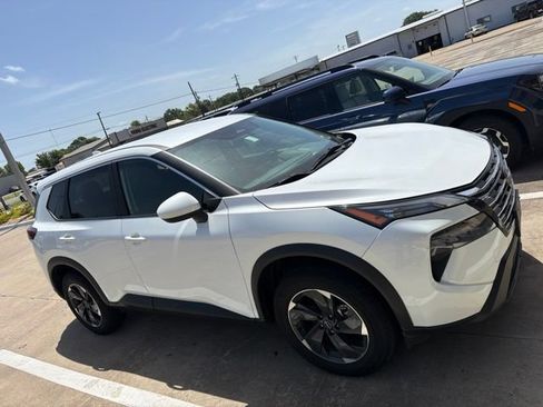 Used 2024 Nissan Rogue SV AWD/4WD image 5