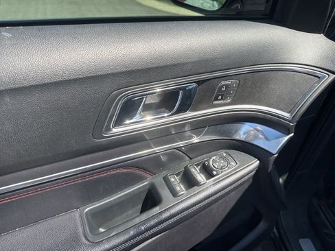 Used 2018 Ford Explorer Sport w/ Equipment Group 401A image 9