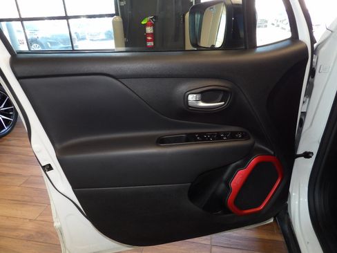 Used 2023 Jeep Renegade Trailhawk AWD/4WD image 23
