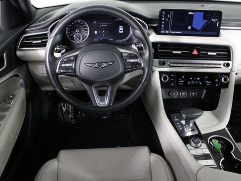 Used 2025 Genesis G70 2.5T image 4