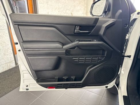 Certified 2024 Toyota Tacoma SR AWD/4WD image 32