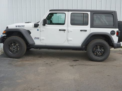 Used 2024 Jeep Wrangler Unlimited AWD/4WD image 3