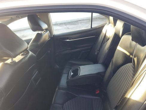 Certified 2021 Toyota Camry SE image 10