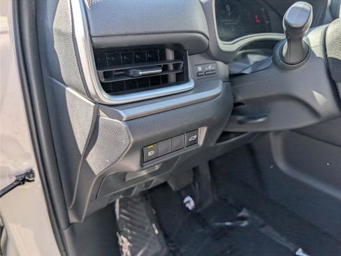 Used 2024 Toyota Grand Highlander AWD image 24