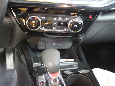 Used 2024 Chevrolet Trax RS w/ Sunroof Package FWD image 20