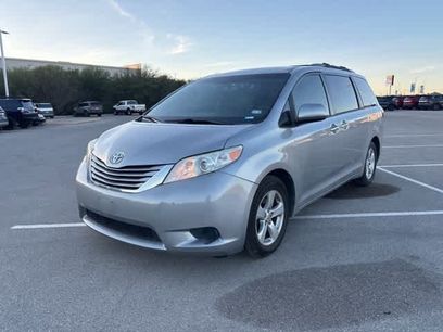 Used 2017 Toyota Sienna LE
