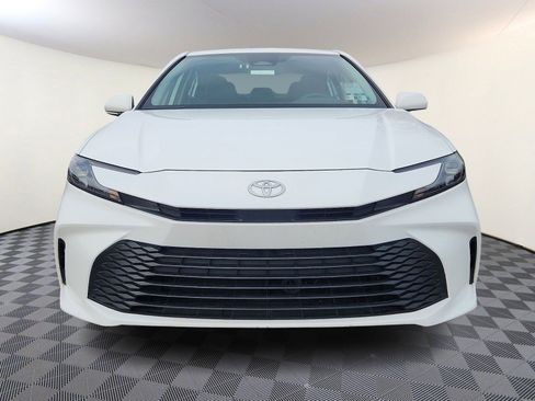 Used 2025 Toyota Camry LE image 2