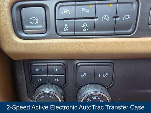 Used 2021 Chevrolet Tahoe Premier AWD/4WD image 25