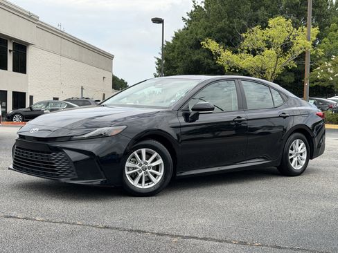 Used 2025 Toyota Camry LE FWD image 1