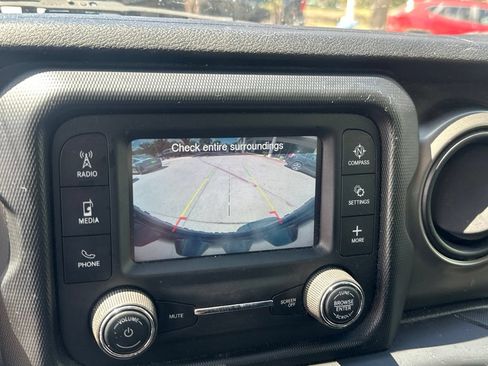 Used 2018 Jeep Wrangler Unlimited Sport AWD/4WD image 20